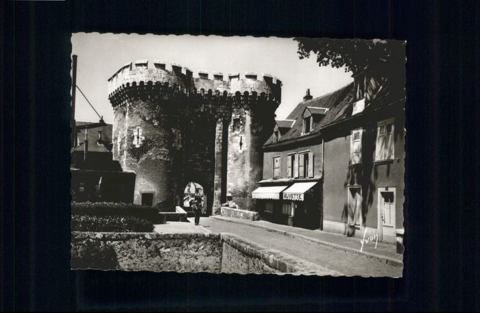 Chartres 28 Chartres La porte Guillaume