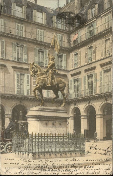 Paris Statue de Jeanne d_Arc Place des Pyrami