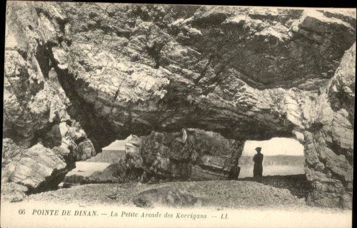 Dinan 22 Dinan La Petite Arcade des Korrigans