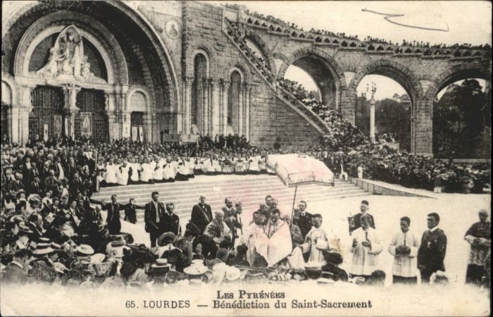 Lourdes Hautes Pyrenees Lourdes Benediction du Saint Sacrement