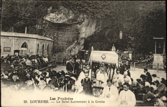 Lourdes Hautes Pyrenees Lourdes Le Saint Sacrement a la Grotte