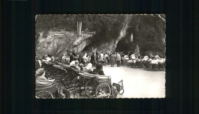 Lourdes Hautes Pyrenees Lourdes Les Voitures des Malades a la G