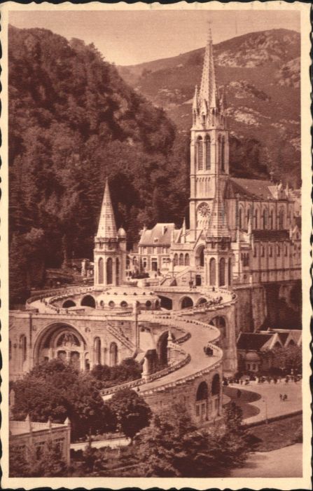 Lourdes Hautes Pyrenees Lourdes La Basilique