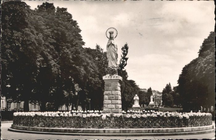 Lourdes Hautes Pyrenees Lourdes La Vierge Couronnee