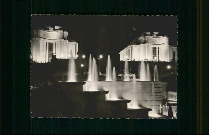 Paris Le Palais de Chaillot Illumine
