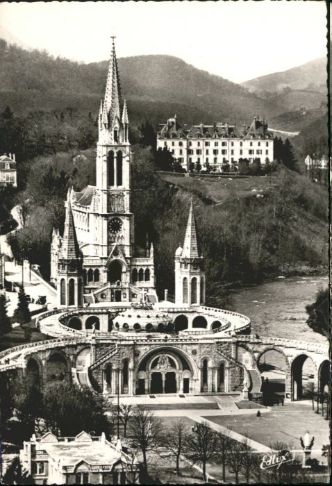 Lourdes Hautes Pyrenees Lourdes La Basilique