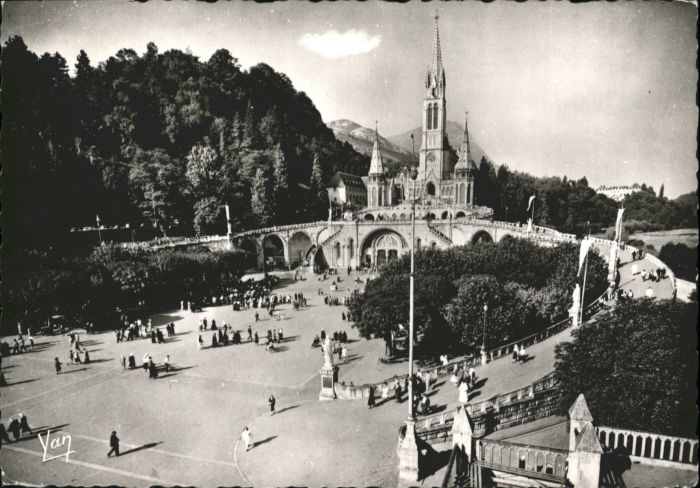 Lourdes Hautes Pyrenees Lourdes La Basilique