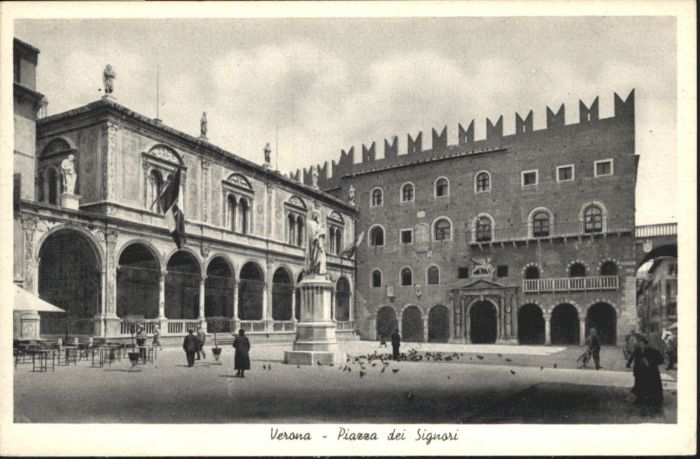 Verona Veneto Verona Piazza Signori Statue