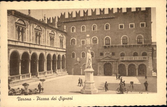 Verona Veneto Verona Piazza Signori Statue