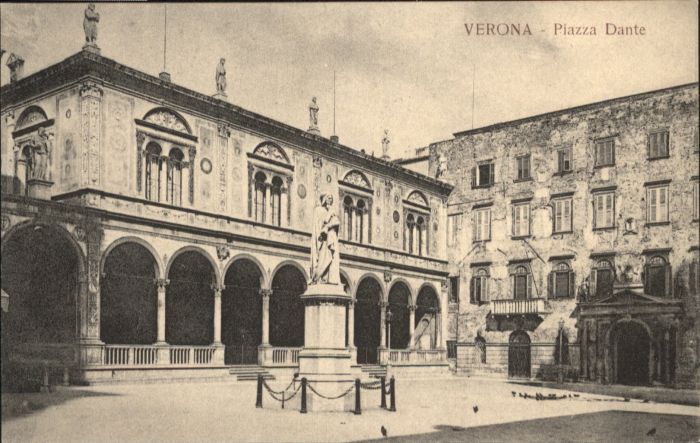 Verona Veneto Verona Piazza Dante Statue