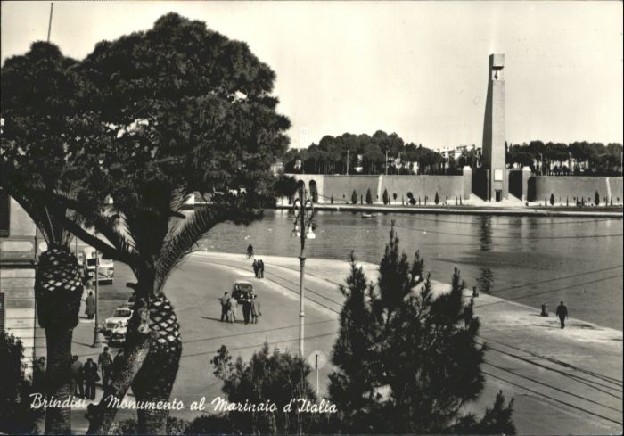 Brindisi Monument au Marin D Italie