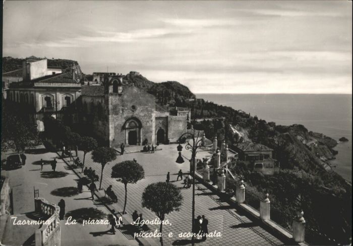 Taormina Sizilien Taormina Piazza S Agostino
