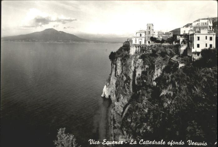 Equense Equense Cattedrale sfondo Vesuvio