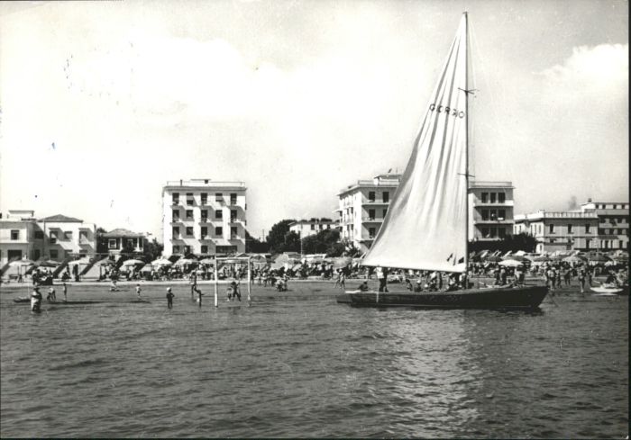 Miramare RiminiStrand Schiff