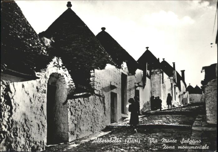 Alberobello Via Monte Sabotino Zona Monumemtale