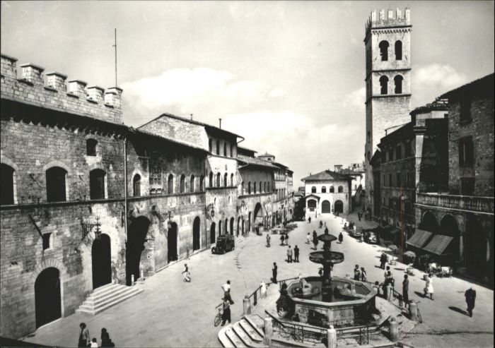 Assisi Umbria Piazza del Comune Brunnen