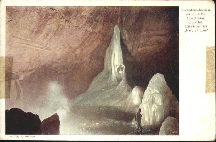 Obertraun Dachstein-Rieseneishoehle Parzivaldom