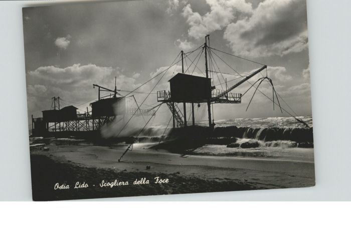 Ostia Lido Scogliera Foce