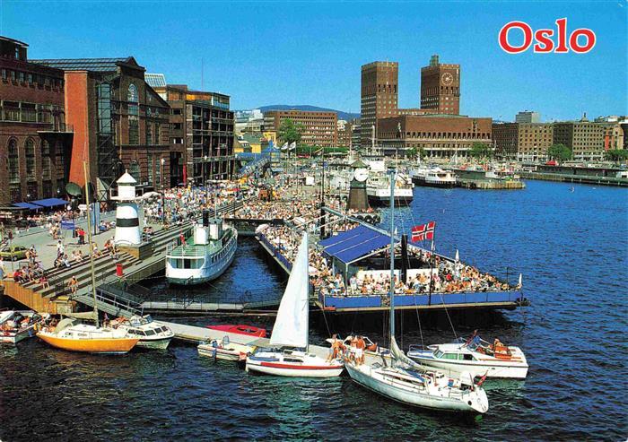 Oslo  Norge Aker brygge med Radhuset i bakgrunnen