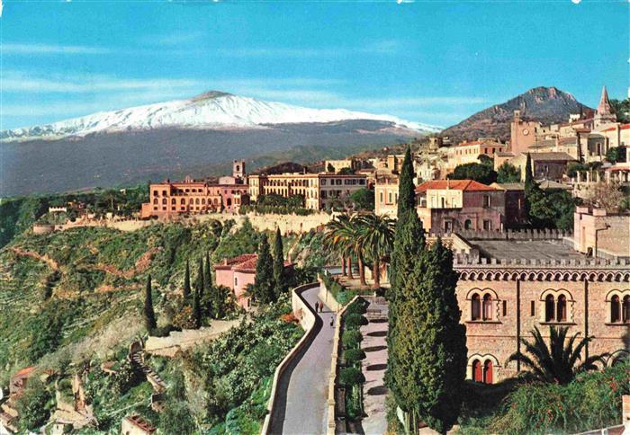 Taormina Sicilia IT Il San Domenico con la Via Roma