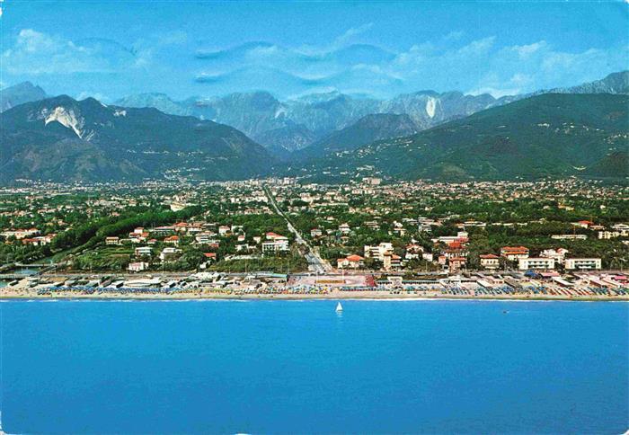 Marina di Massa Toscana IT Fliegeraufnahme