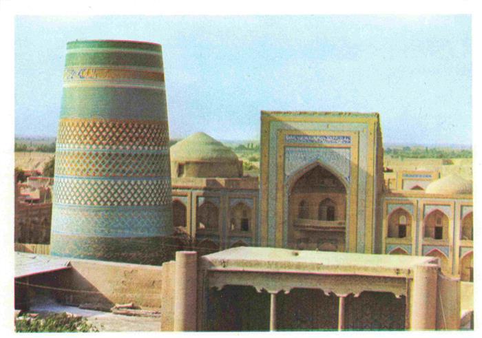 Chiwa Khiva Usbekistan Minaret Kalta minor y medersa Mujammed Amin jan