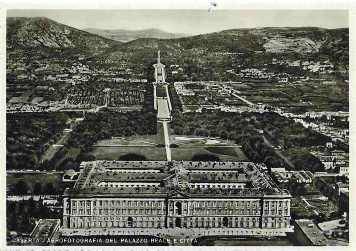CASERTA Vecchia IT Palazzo Reale e Citta Fliegeraufnahme