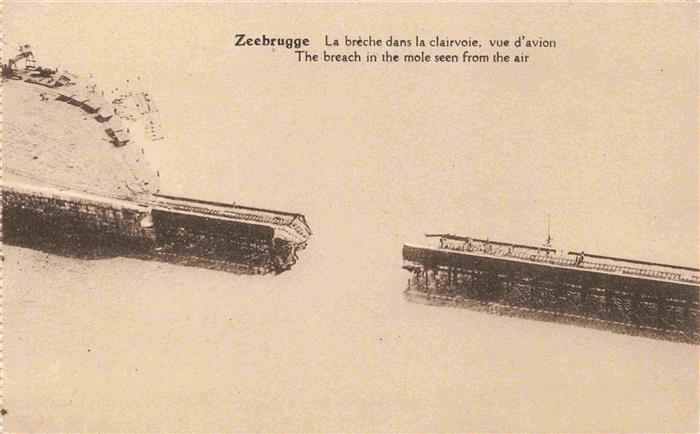 Zeebrugge Zee-Brugge Zeebruegge Belgie La breche dans la clairvoie Vue aerienne