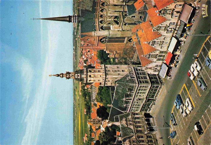 Furnes Veurne West-Vlaanderen Belgie Beffroi et coin de la Grande Place vue aéri