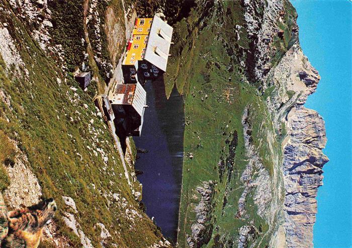 Freiburgerhuette 1934m Vorarlberg AT Berghuette mit Formarinsee und Roter Wand