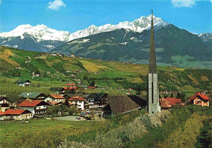 Algund Merano Suedtirol IT mit Kirche Ifinger und Hirzer