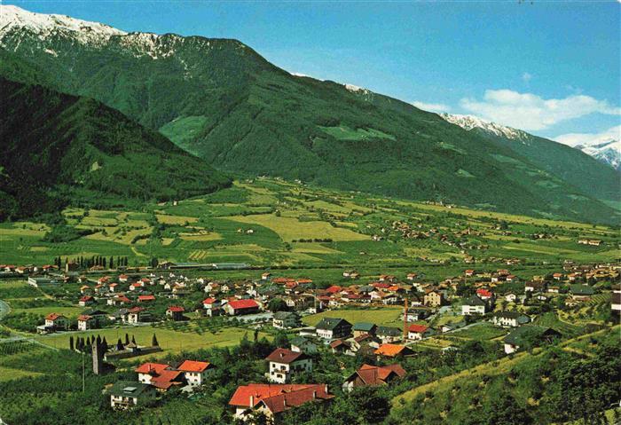 Naturns Naturno Suedtirol IT mit Kirche Ifinger und Hirzer