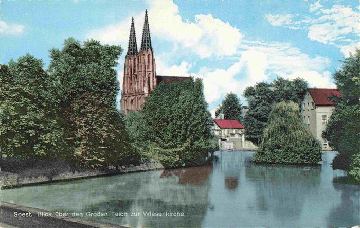 Soest DE NRW Grosser Teich mit Wiesenkirche