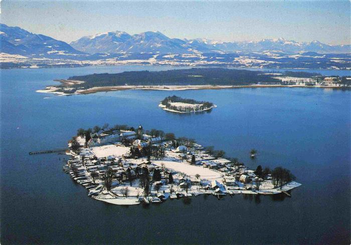 Chiemsee Bayern mit Fraueninsel Krautinsel und Herreninsel Alpenpanorama im Wint