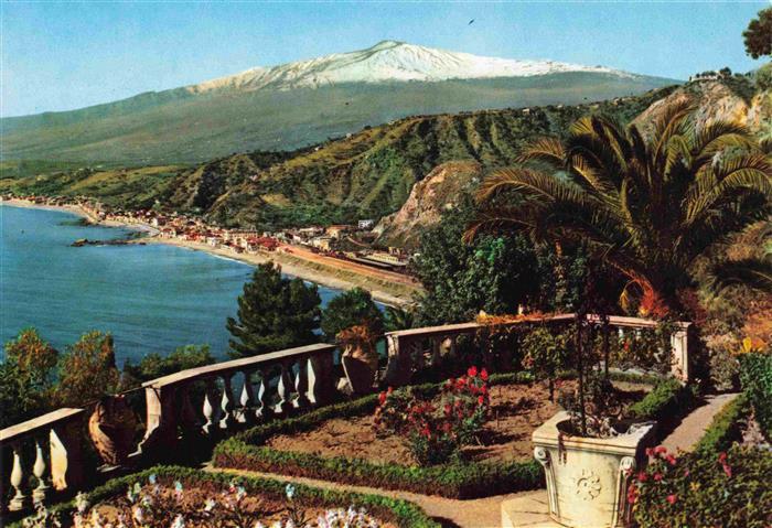 Taormina Sicilia IT Panorama con l'Etna
