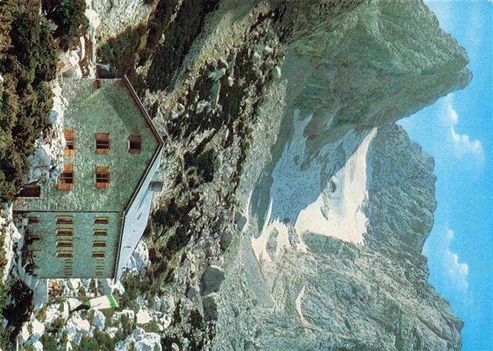 Blaueishuette 1700m Hochkalter Berchtesgaden mit Blaueisspitze und Blaueisgletsc