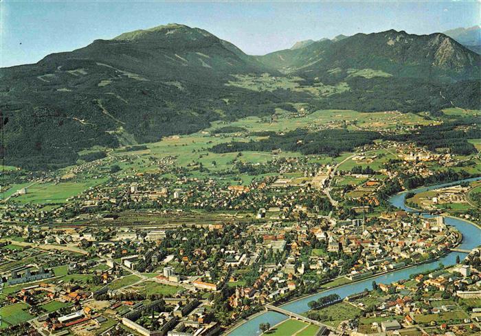 Villach Kaernten AT Fliegeraufnahme mit Dobratsch und Erzberg