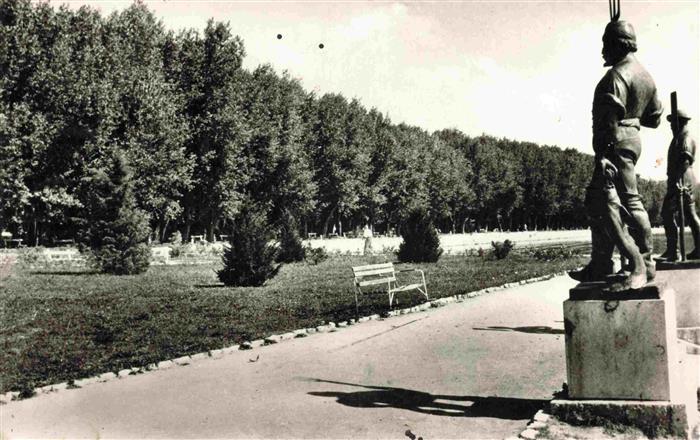 Balatonfuered HU Partreszlet Promenade Skulpturen