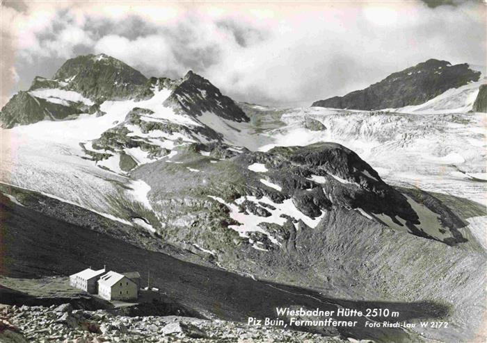 Wiesbadnerhuette Wiesbadener Huette 3316m Montafon AT mit Piz Buin und Fermuntfe
