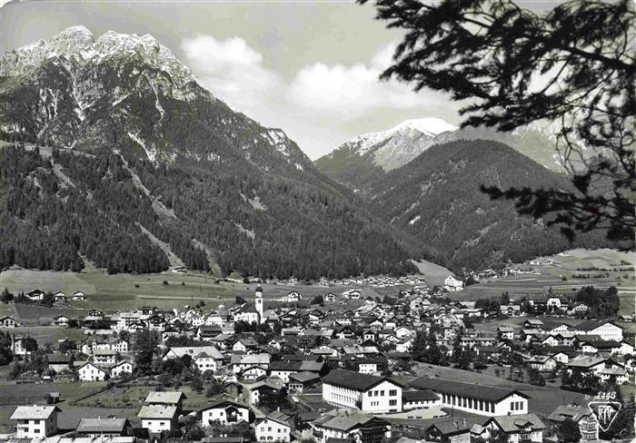 Fulpmes Tirol AT mit Ampferstein Stubaital