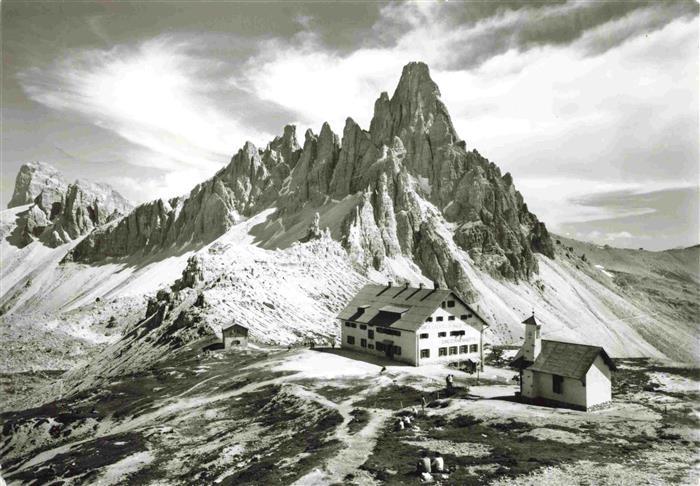 Tre Cime di Lavaredo 3003m Drei Zinnen IT Rifugio Locatelli Panorama