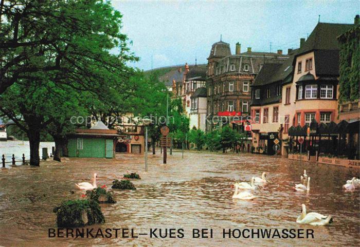 BERNKASTEL-KUES Berncastel Moselufer bei Hochwasser