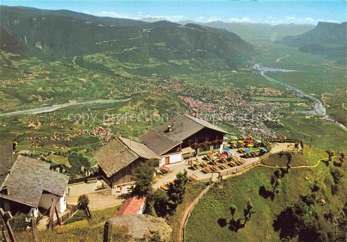 Dorf-Tirol Suedtirol IT Fliegeraufnahme