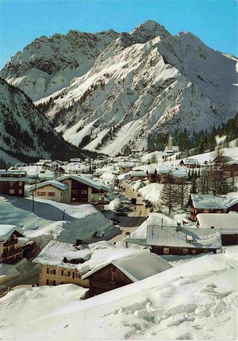 Mittelberg Kleinwalsertal AT Panorama Wintersportplatz mit Widderstein