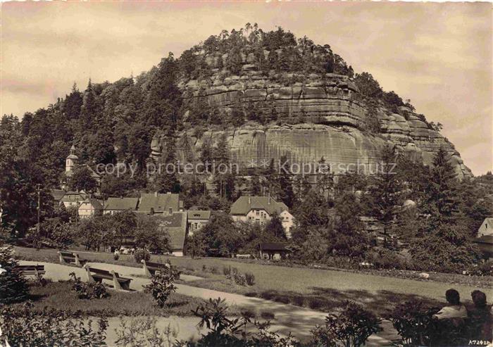 Oybin Sachsen Zittauer Gebirge Blick zum Kurpark und den Berg mit der Kirche