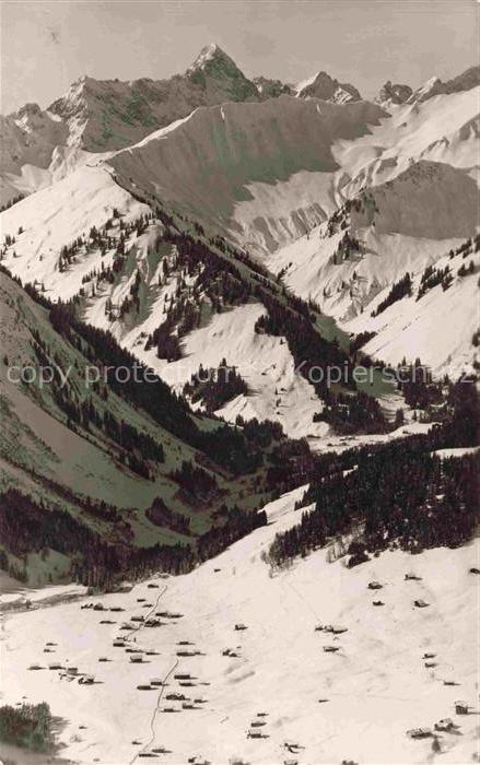 Kleinwalsertal Vorarlberg AT Bodmen Baad mit Zitherklapfen Gruenlespitze und Uns