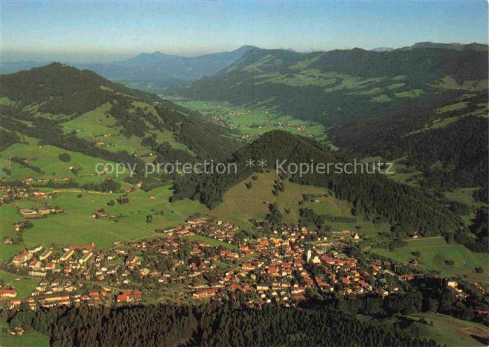 Oberstaufen Oberallgaeu Bayern mit Blick auf Staufen Thalkirchdorf und Gruenten