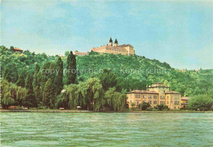 Tihany HU Ansicht vom Plattensee aus Blick zum Schloss