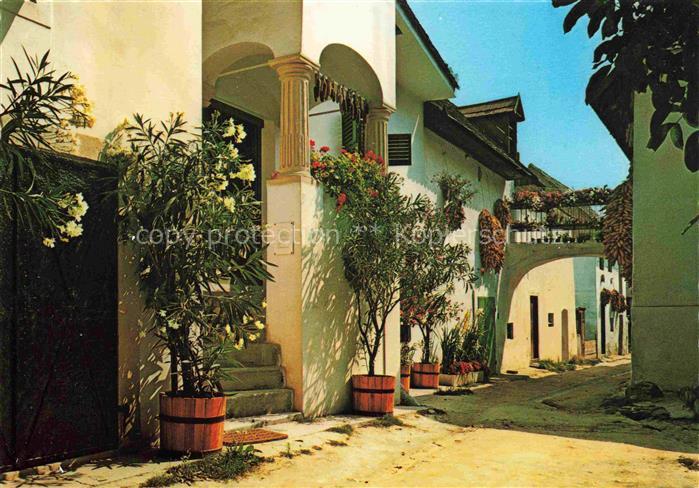 Moerbisch See Burgenland AT Wohngaesschen mit klassizistischem Stiegenvorbau