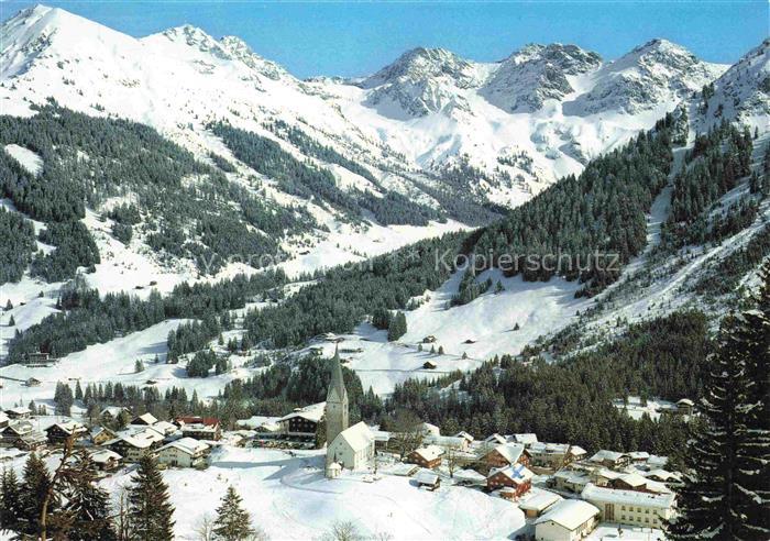 Mittelberg Kleinwalsertal AT mit Kuhgehrenspitze Hammerspitze und Schafalpkoepfe